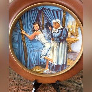 Mammy Lacing Scarlett Collectible Plate